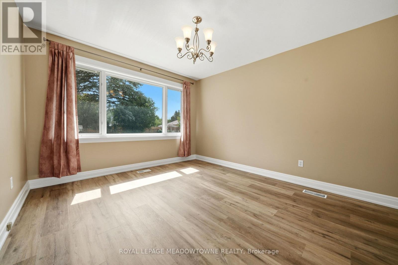 20 Delrex Boulevard, Halton Hills, Ontario  L7G 3X7 - Photo 13 - W13717888