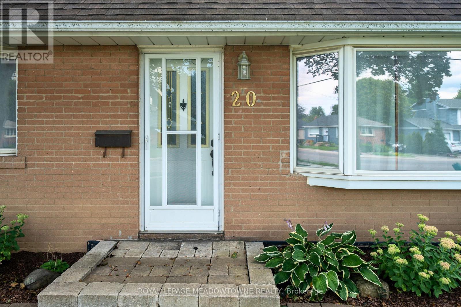 20 Delrex Boulevard, Halton Hills, Ontario  L7G 3X7 - Photo 5 - W13717888