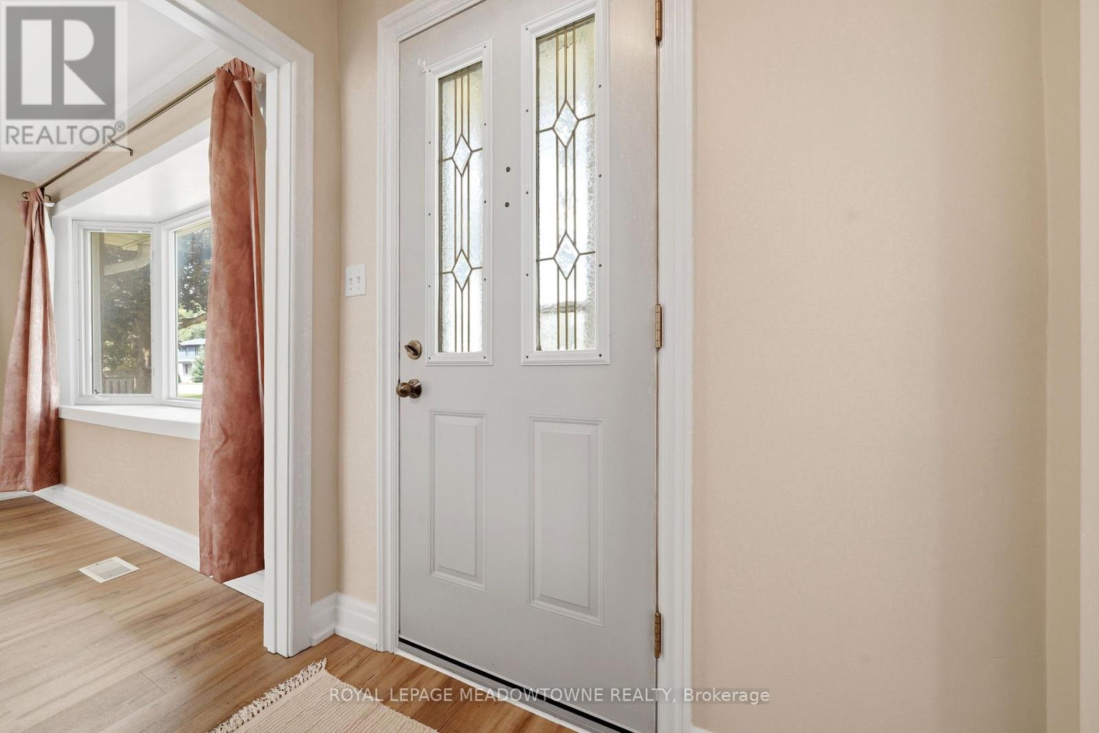 20 Delrex Boulevard, Halton Hills, Ontario  L7G 3X7 - Photo 7 - W13717888