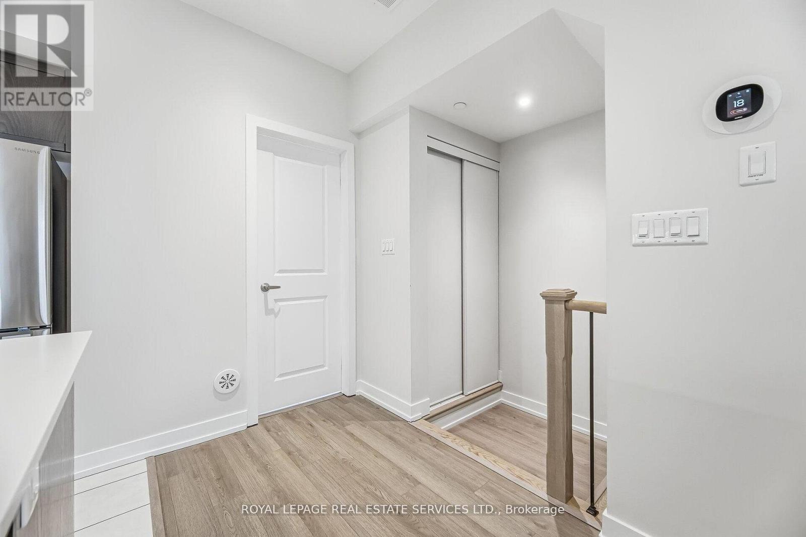 402 - 8 Drummond Street, Toronto, Ontario  M8V 1Y8 - Photo 3 - W13717920