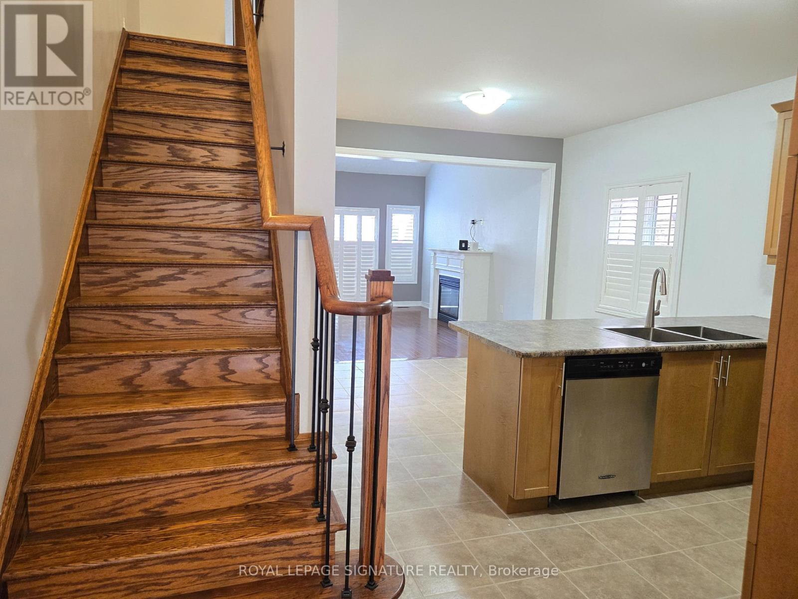 736 Ferguson Drive, Milton, Ontario  L9T 7C7 - Photo 4 - W13717944