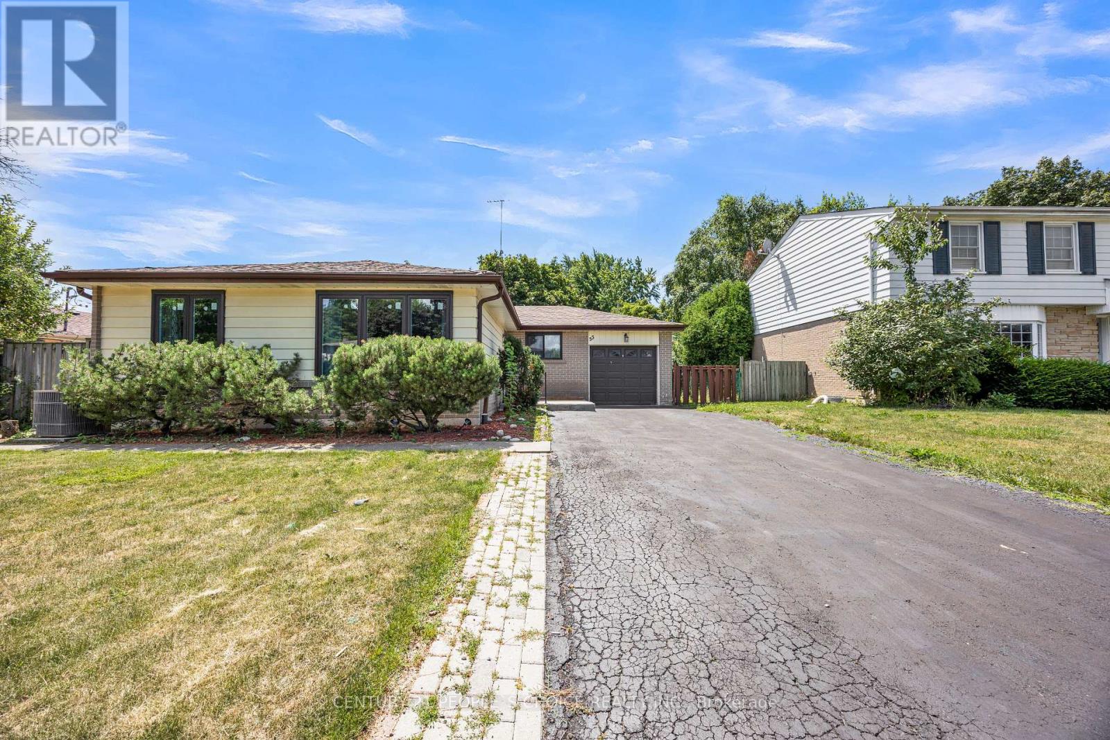 53 Brookland Drive W, Brampton, Ontario  L6T 2M7 - Photo 2 - W13718014