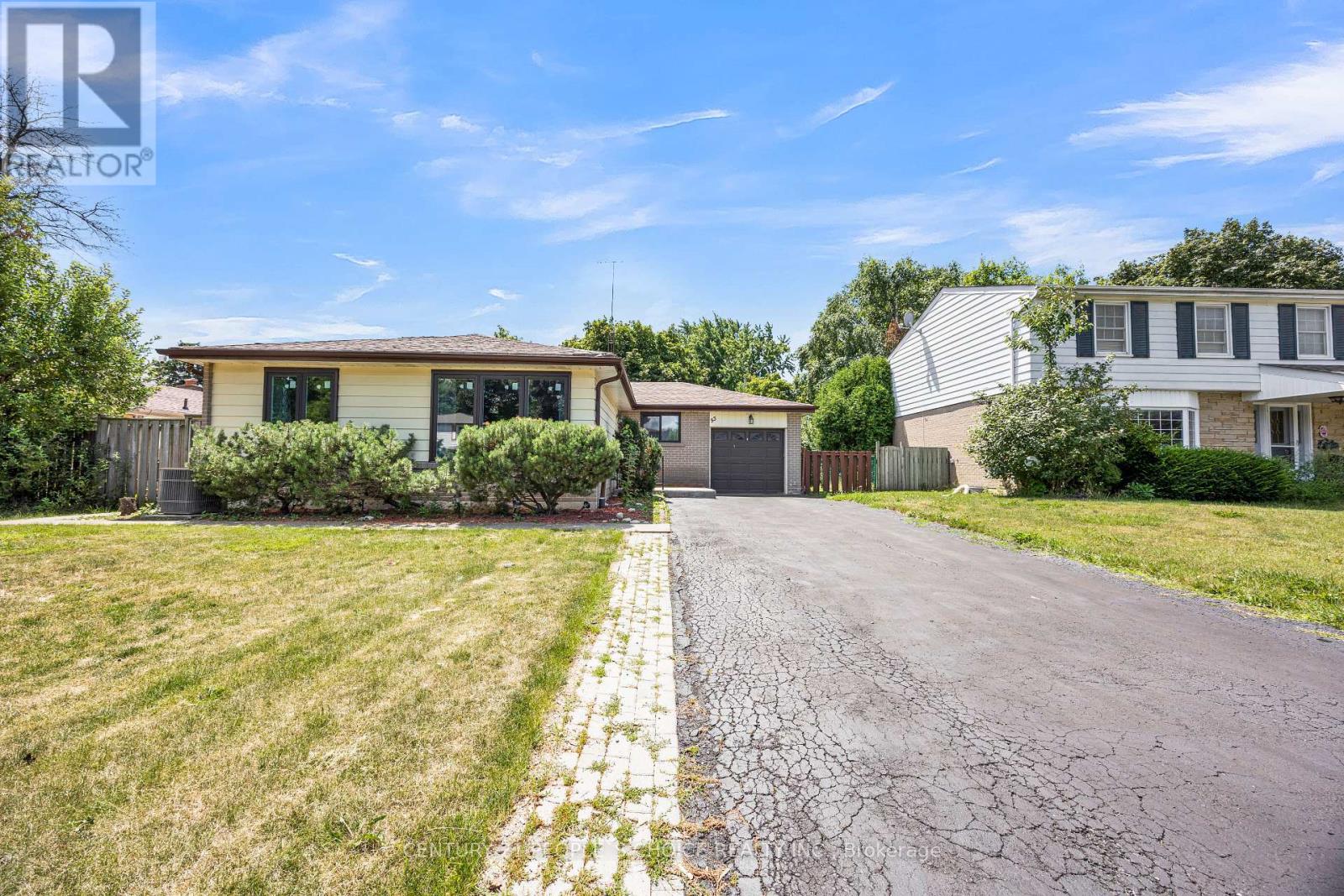 53 Brookland Drive W, Brampton, Ontario  L6T 2M7 - Photo 3 - W13718014