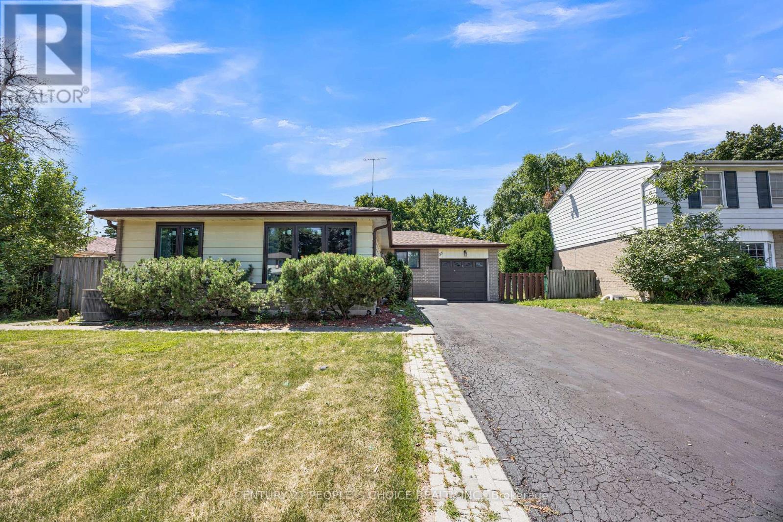53 Brookland Drive W, Brampton, Ontario  L6T 2M7 - Photo 4 - W13718014