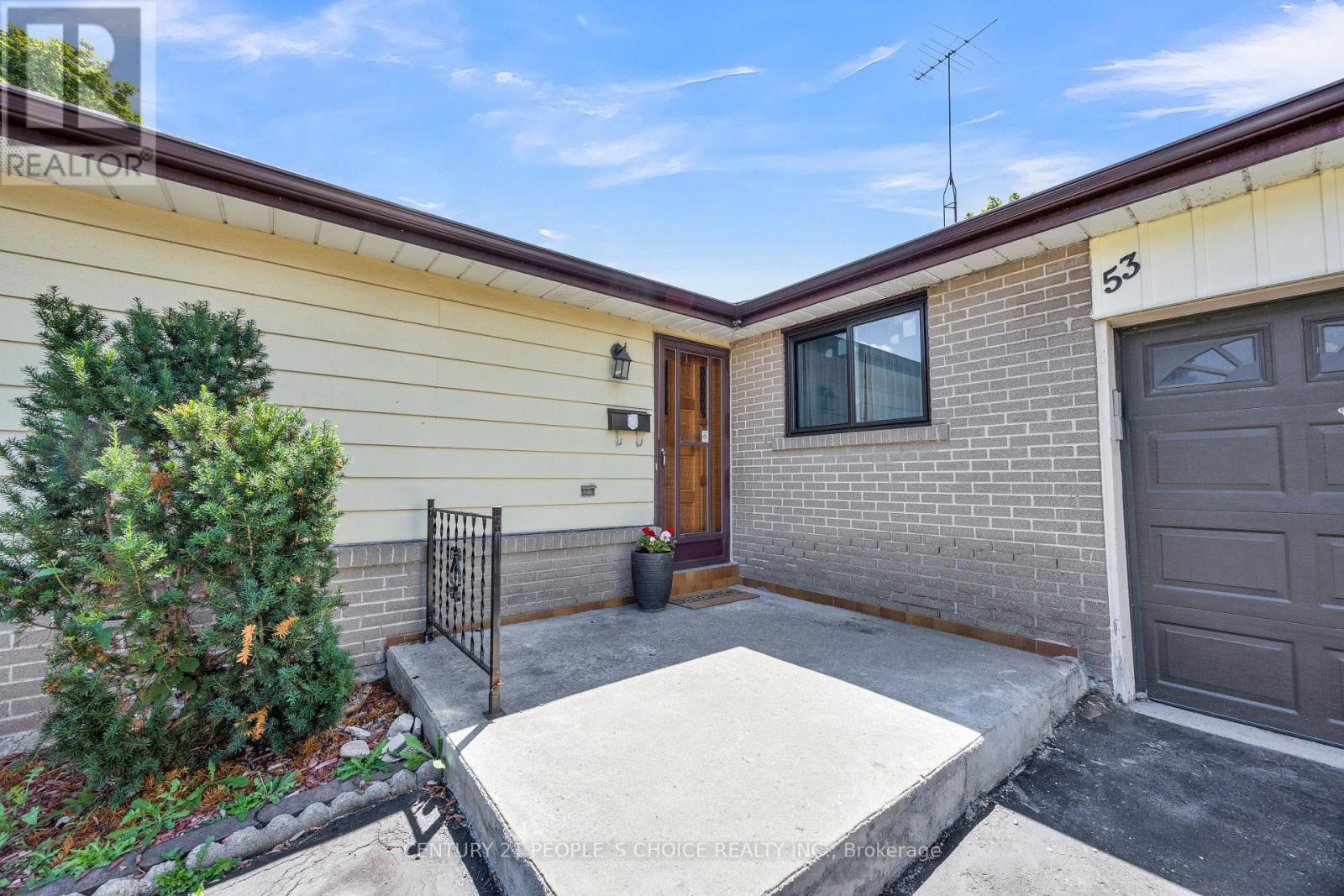 53 Brookland Drive W, Brampton, Ontario  L6T 2M7 - Photo 5 - W13718014