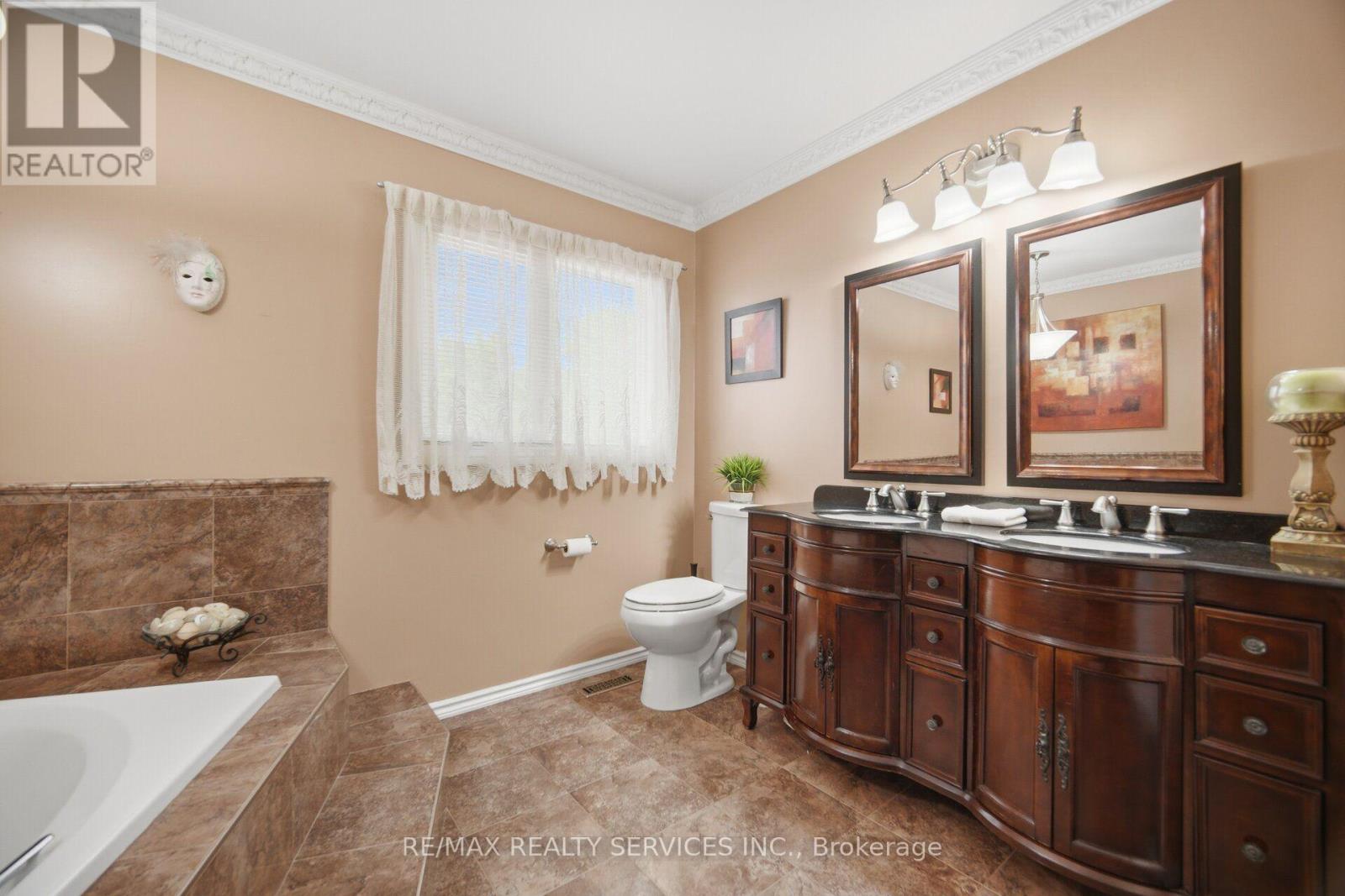 29 Christie Drive, Brampton, Ontario  L6Z 3J5 - Photo 31 - W13718032