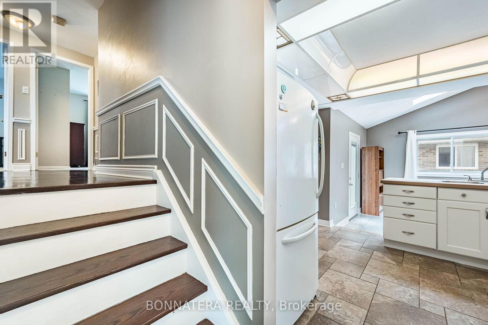 1324 Aldridge Crescent, Burlington, Ontario  L7M 1J1 - Photo 6 - W13718038
