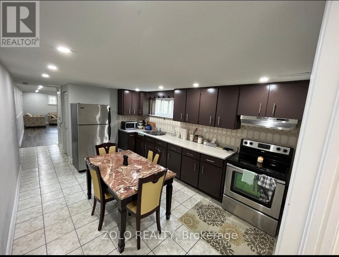 3402 Frobex Court, Mississauga, Ontario  L5C 2B5 - Photo 8 - W13718086