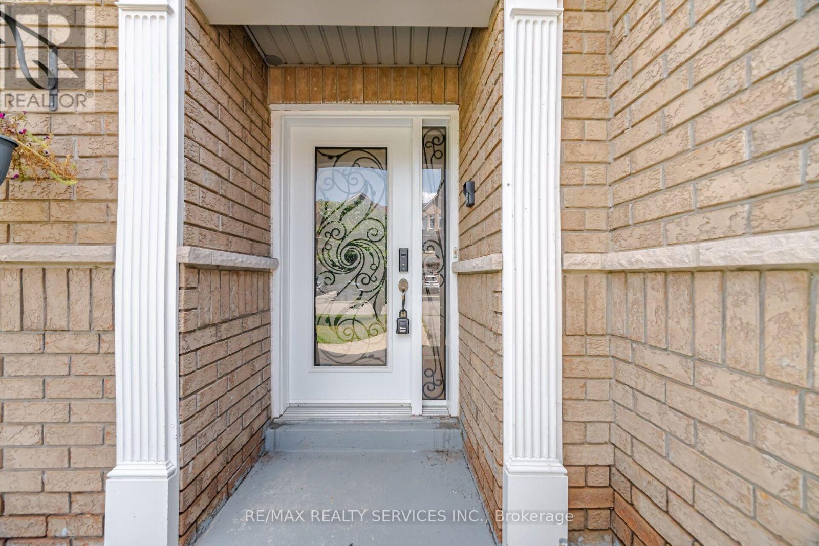 3392 Southwick Street, Mississauga, Ontario  L5M 7L5 - Photo 3 - W13718140