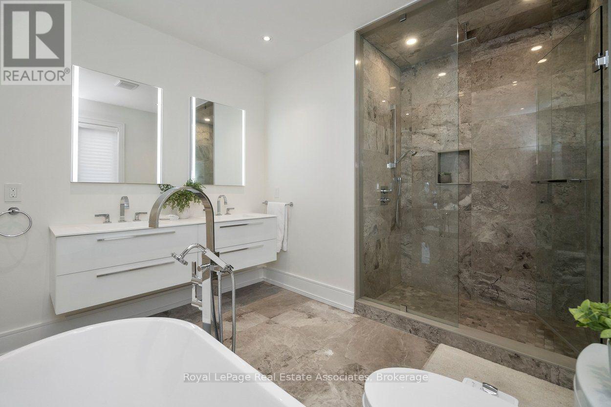 63 Troy Street, Mississauga, Ontario  L5G 1S6 - Photo 27 - W13718160