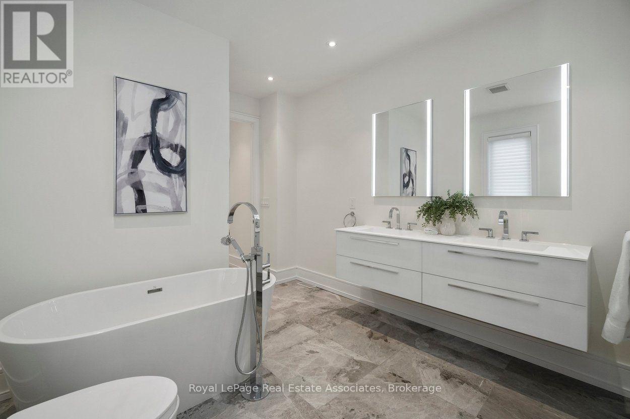 63 Troy Street, Mississauga, Ontario  L5G 1S6 - Photo 28 - W13718160