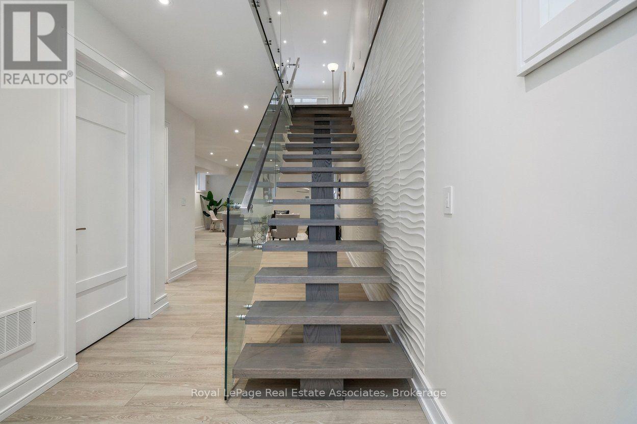 63 Troy Street, Mississauga, Ontario  L5G 1S6 - Photo 37 - W13718160