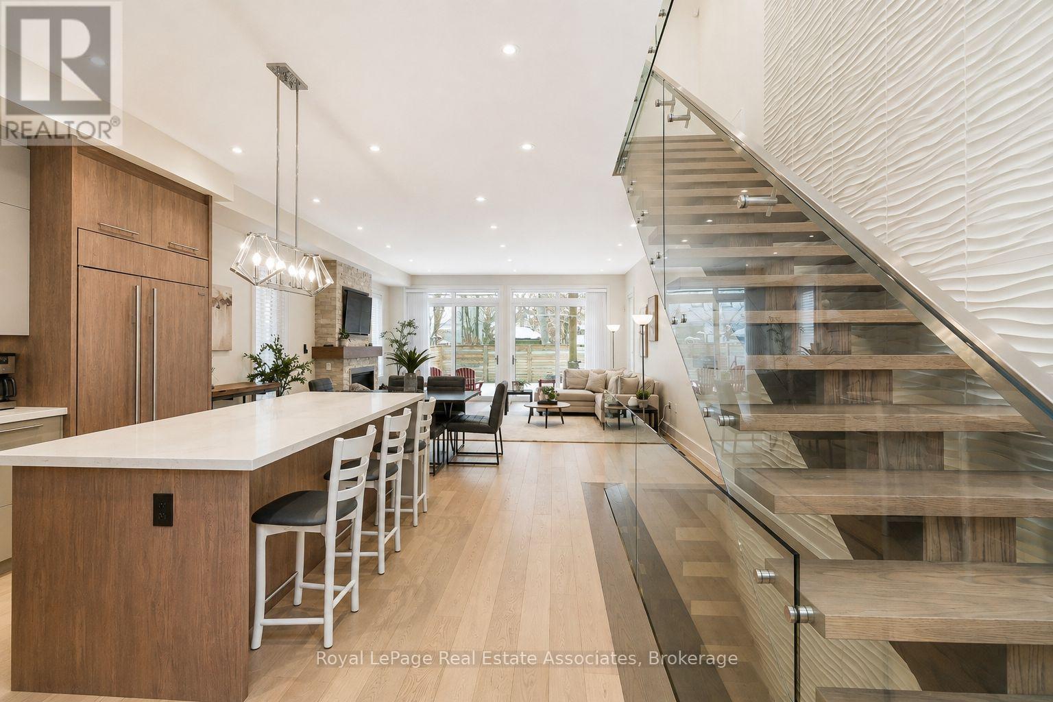 63 Troy Street, Mississauga, Ontario  L5G 1S6 - Photo 7 - W13718160