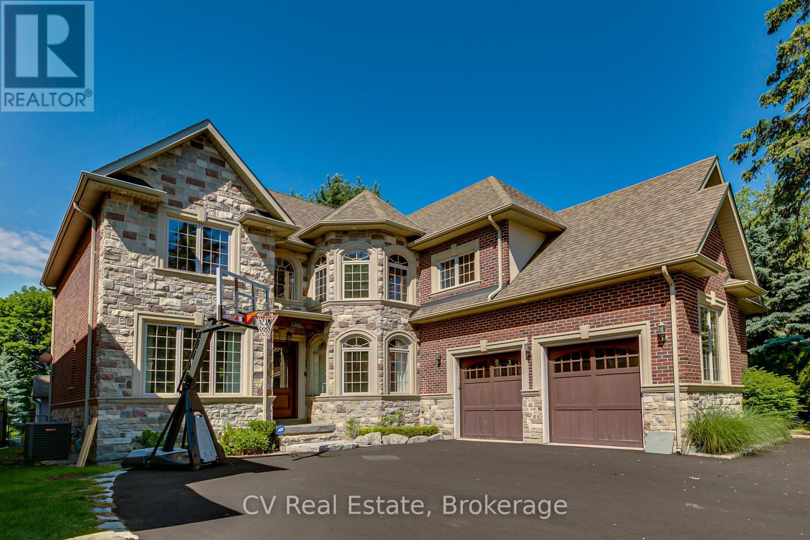 468 Chartwell Road, Oakville, Ontario  L6J 4A5 - Photo 2 - W13718242