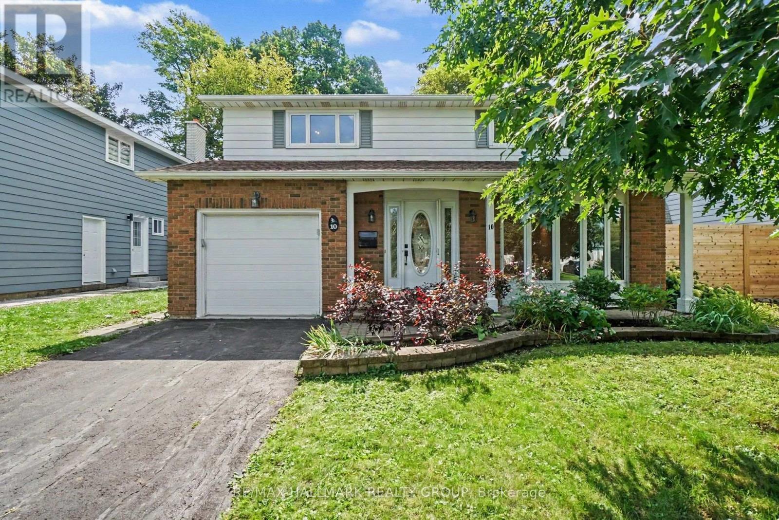 10 WOODVIEW CRESCENT