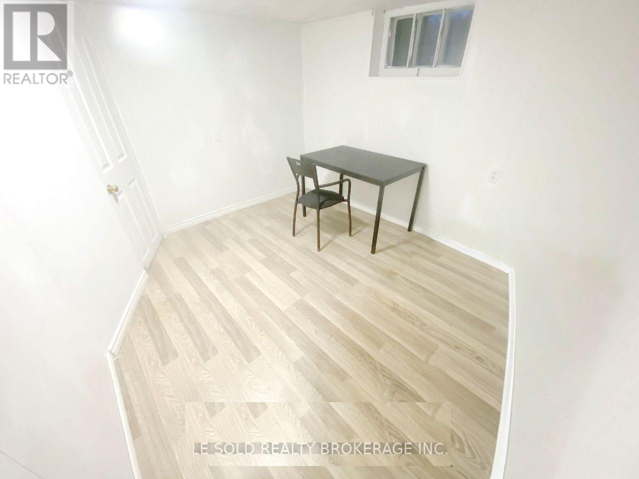 Room Bsmt - 112 Leland Street, Hamilton, Ontario  L8S 3A2 - Photo 4 - X13718068
