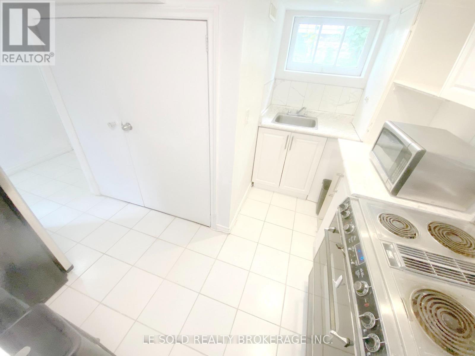 Room Bsmt - 112 Leland Street, Hamilton, Ontario  L8S 3A2 - Photo 8 - X13718068
