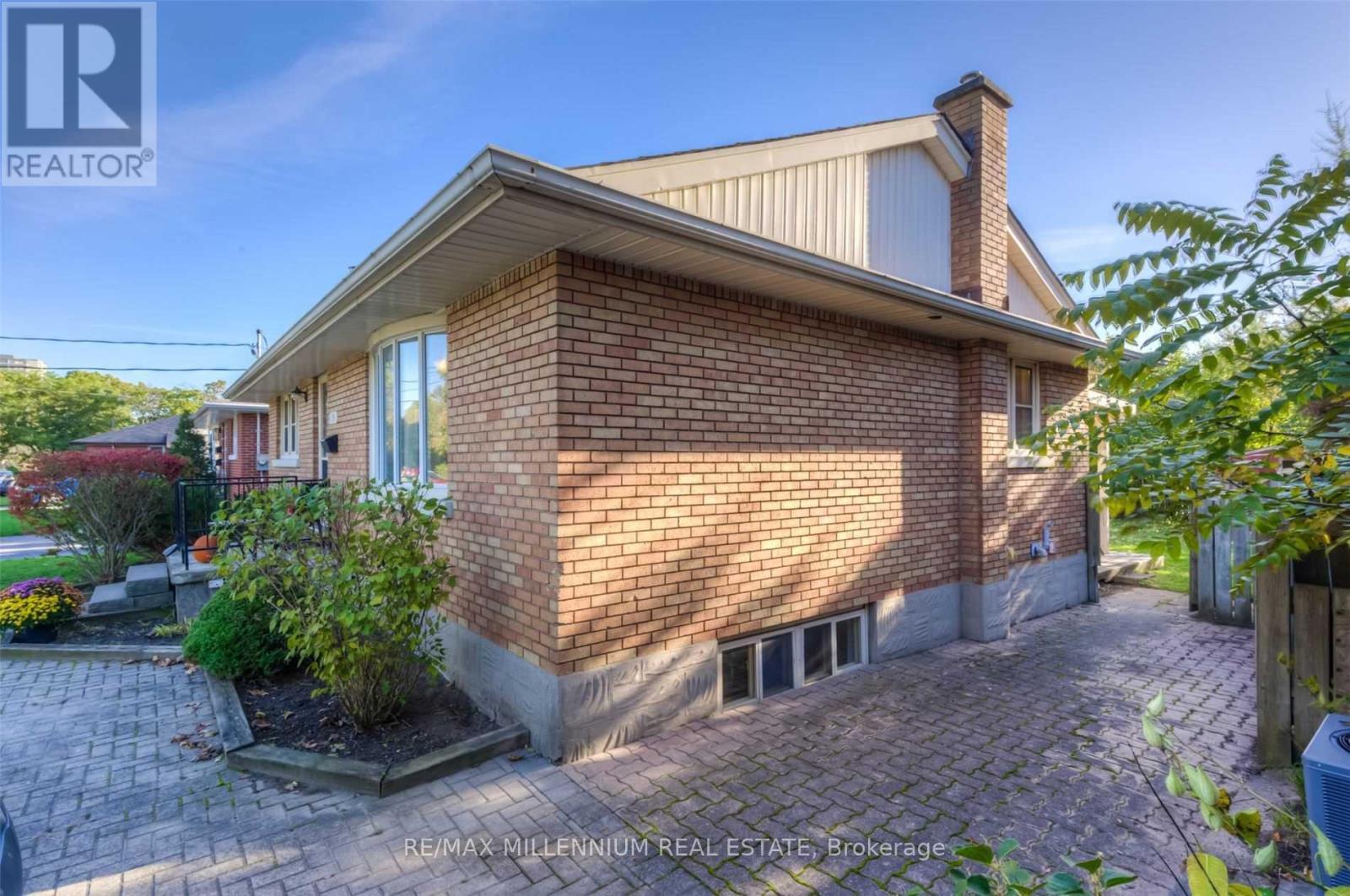 135 Byron Avenue, Kitchener, Ontario  N2C 1Z7 - Photo 2 - X13718214