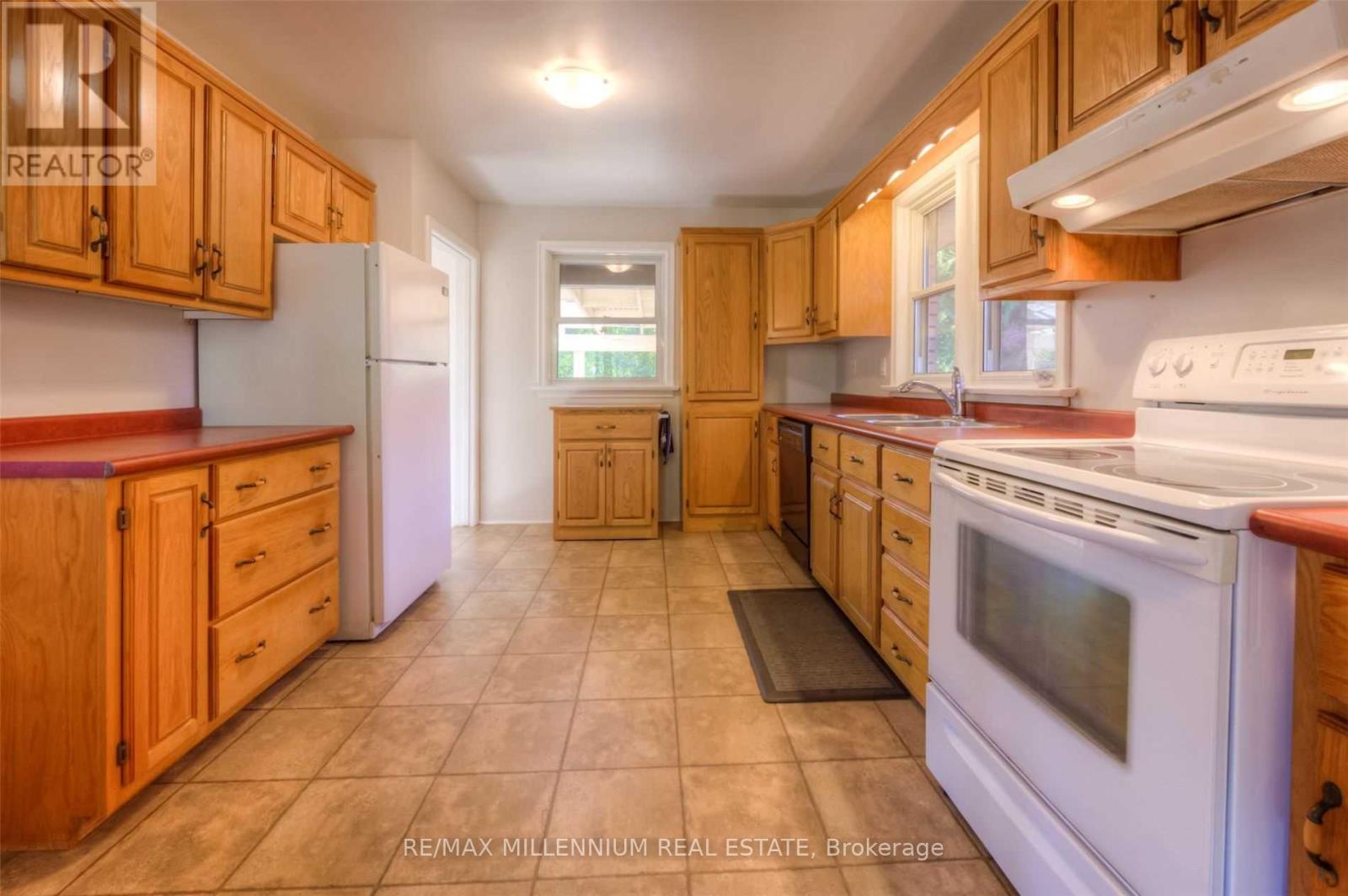 135 Byron Avenue, Kitchener, Ontario  N2C 1Z7 - Photo 5 - X13718214