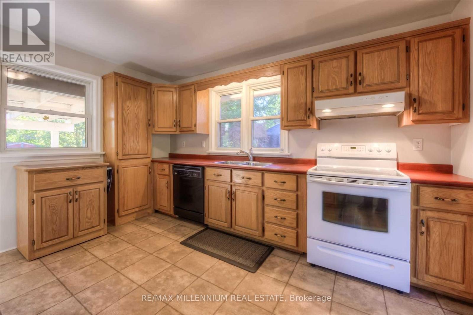 135 Byron Avenue, Kitchener, Ontario  N2C 1Z7 - Photo 6 - X13718214