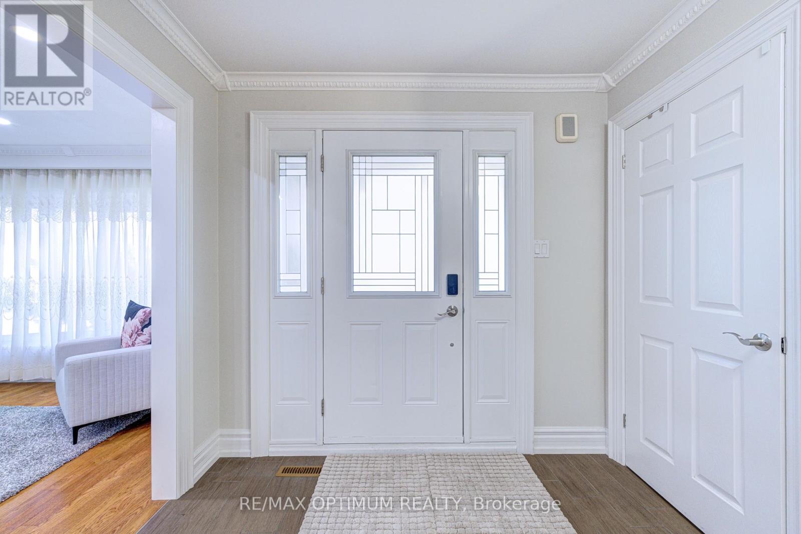 2498 Privet Crescent, Mississauga, Ontario  L5B 2S4 - Photo 4 - W13718282