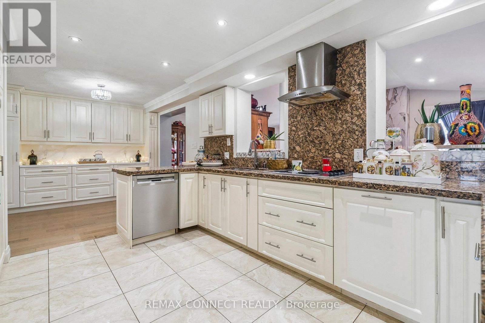 750 Gorham Street, Newmarket, Ontario  L3Y 1L6 - Photo 11 - N13606748