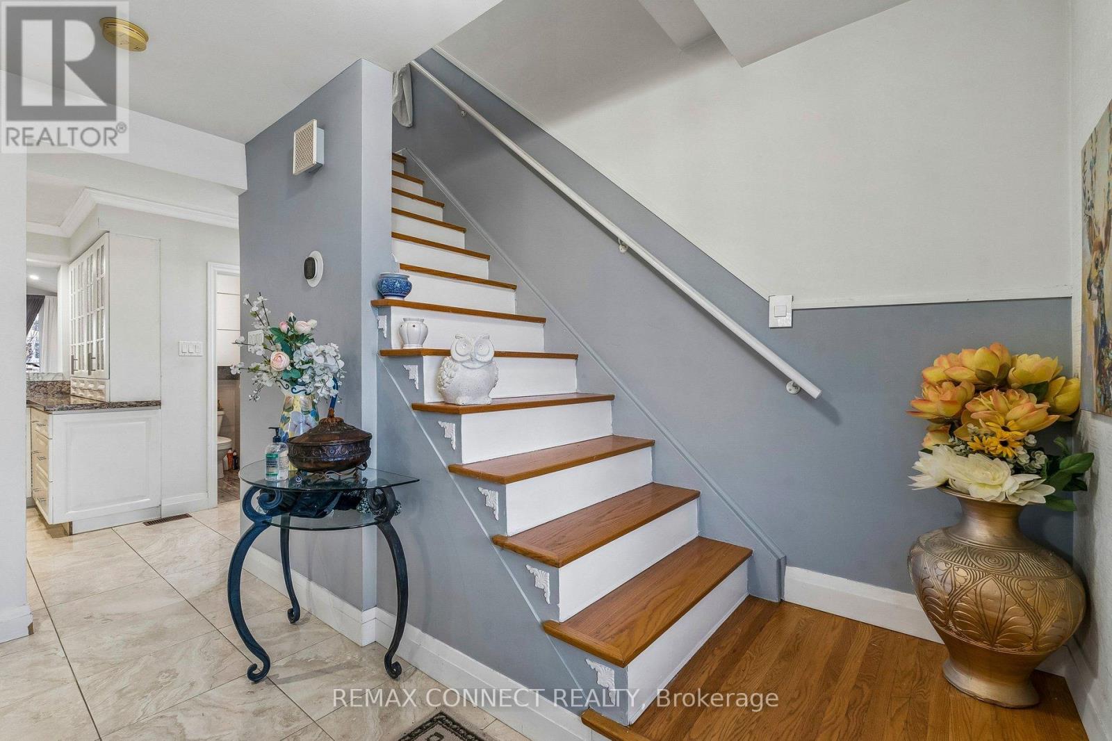 750 Gorham Street, Newmarket, Ontario  L3Y 1L6 - Photo 3 - N13606748