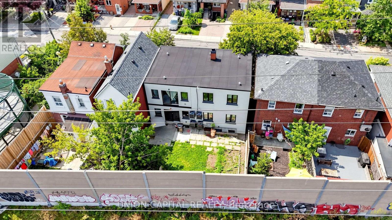 247 Prescott Avenue, Toronto, Ontario  M6N 3G9 - Photo 4 - W13715272