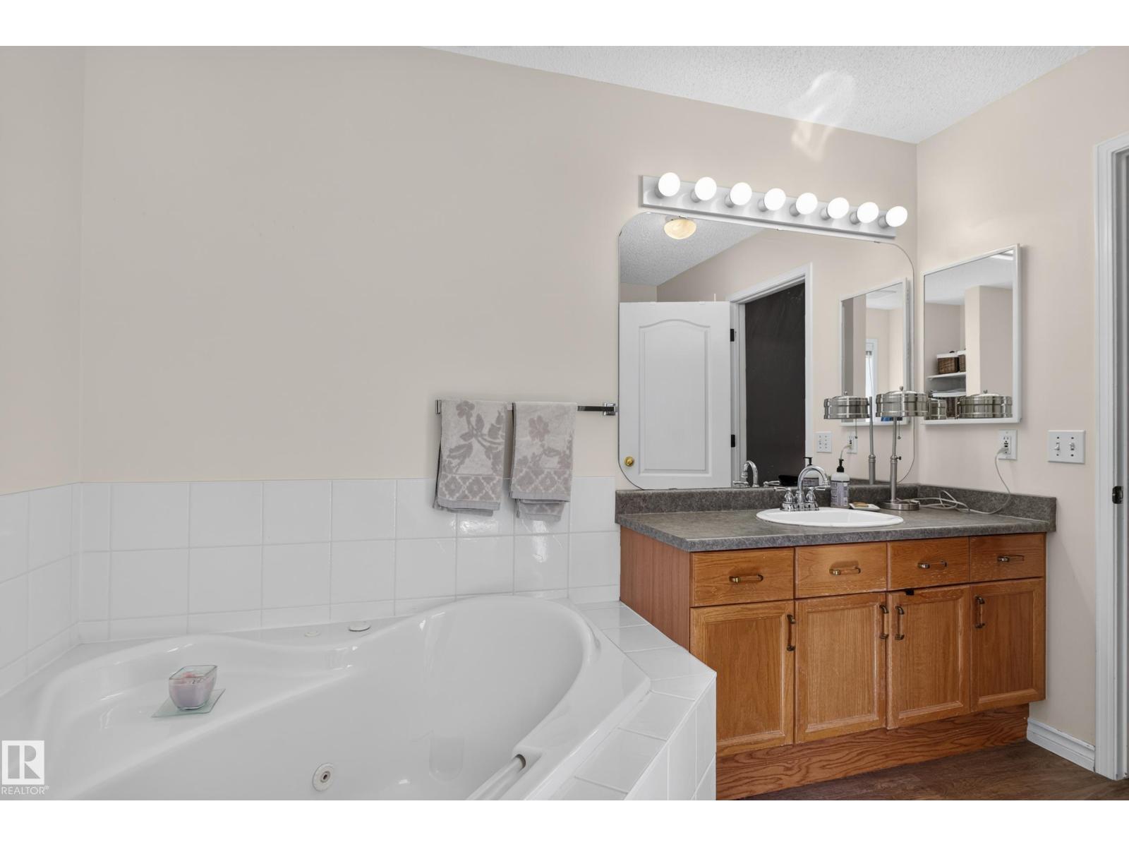 2035 Blackmud Creek Dr Sw, Edmonton, Alberta  T6W 1E7 - Photo 18 - E4505743