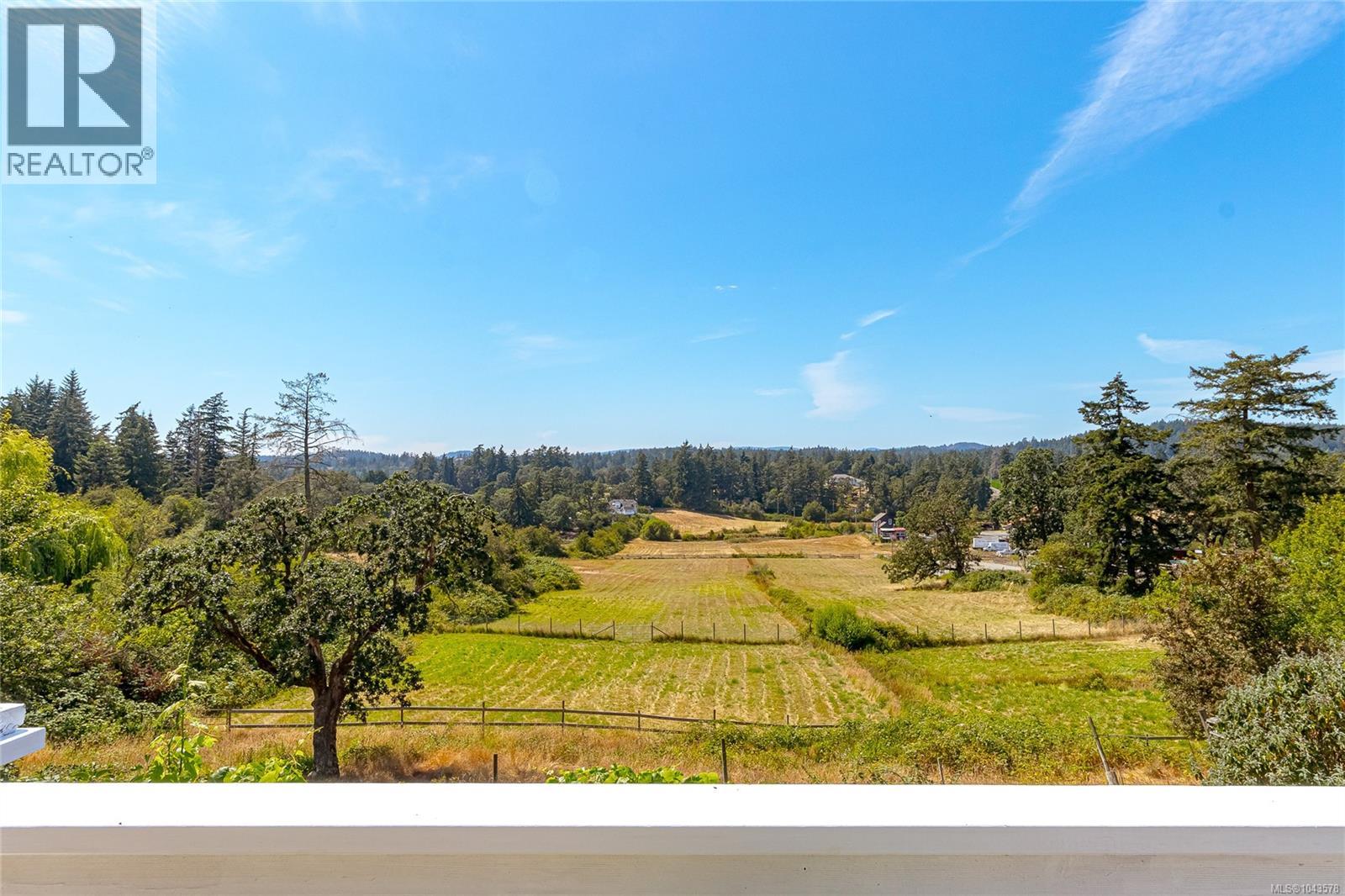 4014 Holland Ave, Saanich, British Columbia  V8Z 5K1 - Photo 2 - 1043578