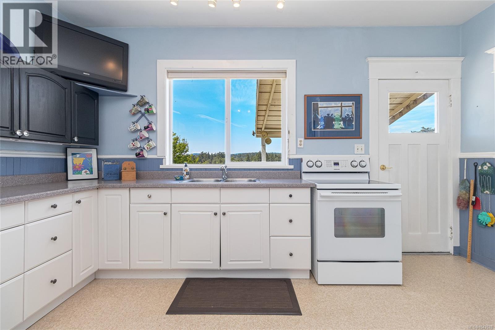 4014 Holland Ave, Saanich, British Columbia  V8Z 5K1 - Photo 18 - 1043578