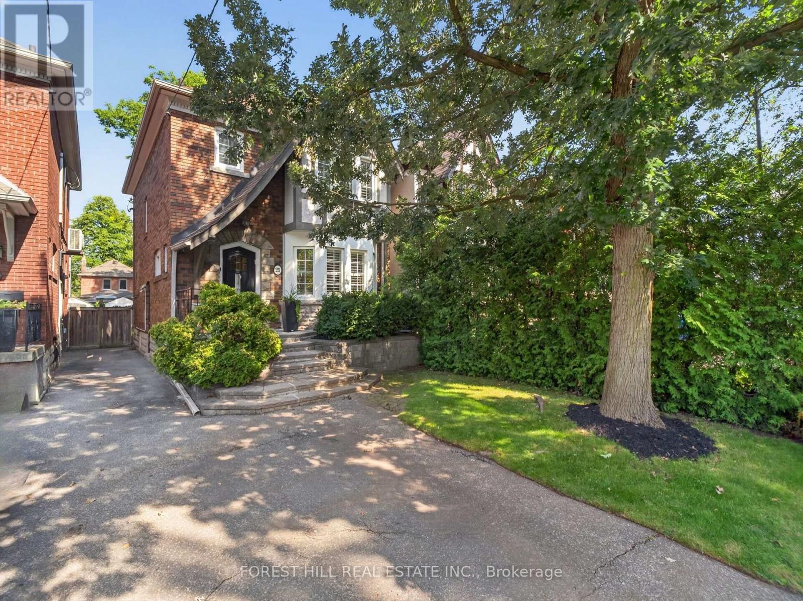25 CASTLEWOOD ROAD, Toronto, Ontario