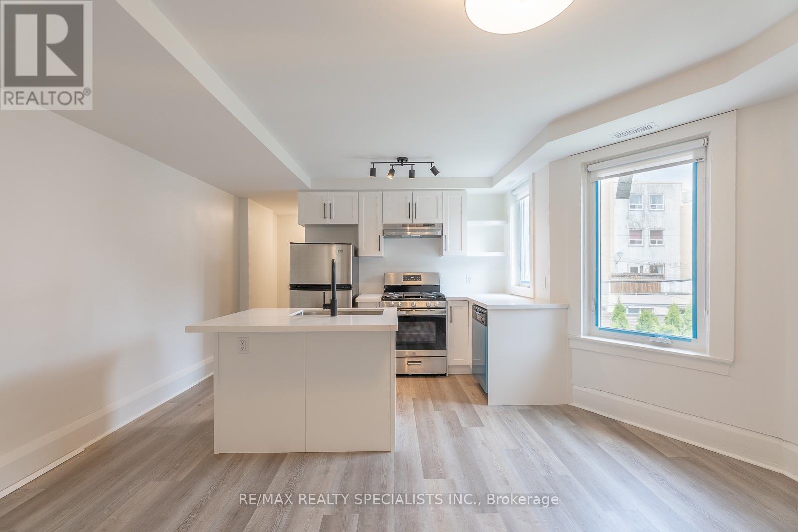 3 - 82 MARCHMOUNT ROAD, Toronto, Ontario
