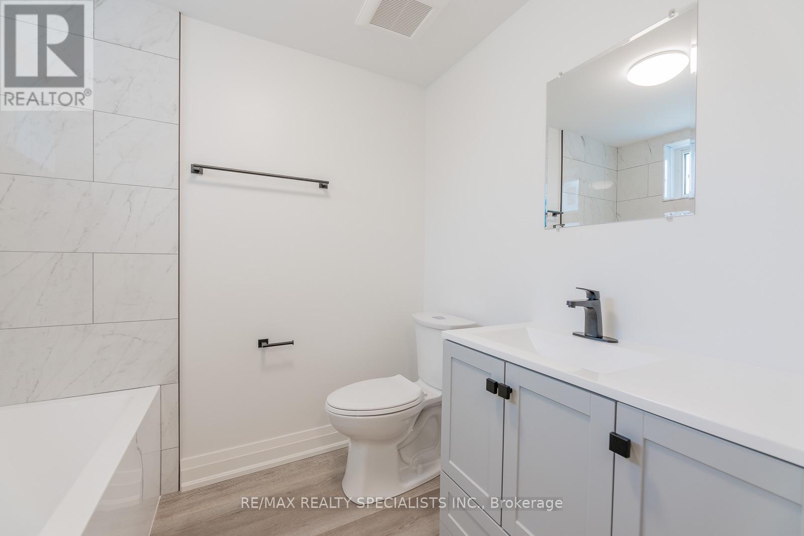 3 - 82 Marchmount Road, Toronto, Ontario  M6G 2B1 - Photo 17 - C13718432