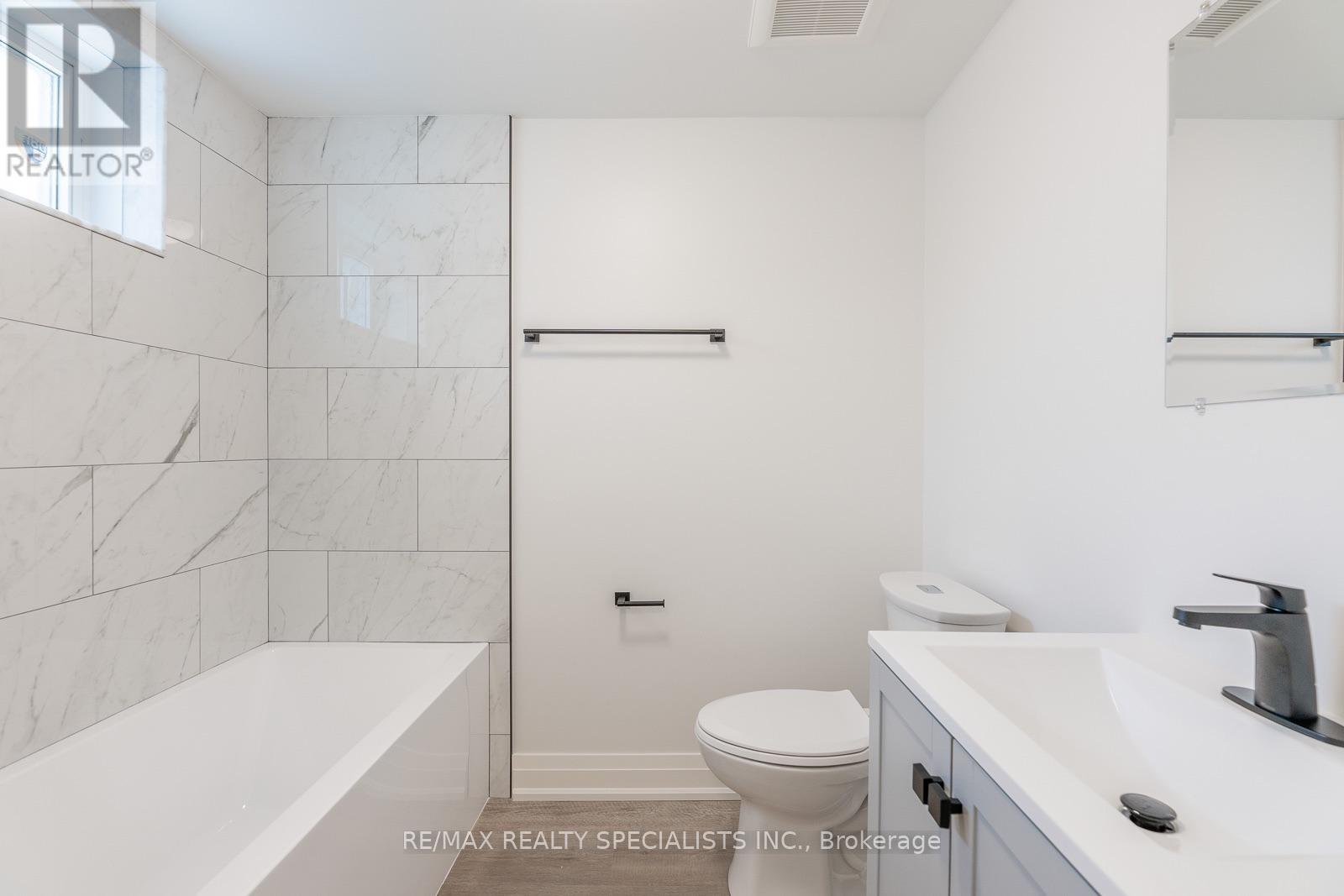 3 - 82 Marchmount Road, Toronto, Ontario  M6G 2B1 - Photo 18 - C13718432
