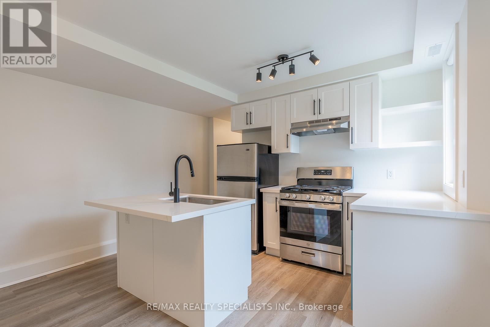 3 - 82 Marchmount Road, Toronto, Ontario  M6G 2B1 - Photo 3 - C13718432