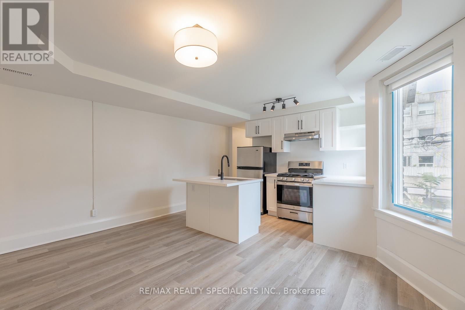 3 - 82 Marchmount Road, Toronto, Ontario  M6G 2B1 - Photo 4 - C13718432