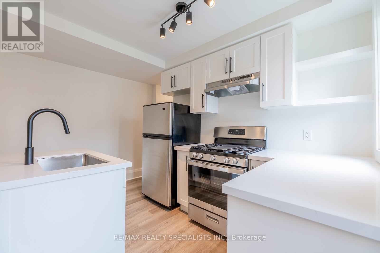 3 - 82 Marchmount Road, Toronto, Ontario  M6G 2B1 - Photo 5 - C13718432