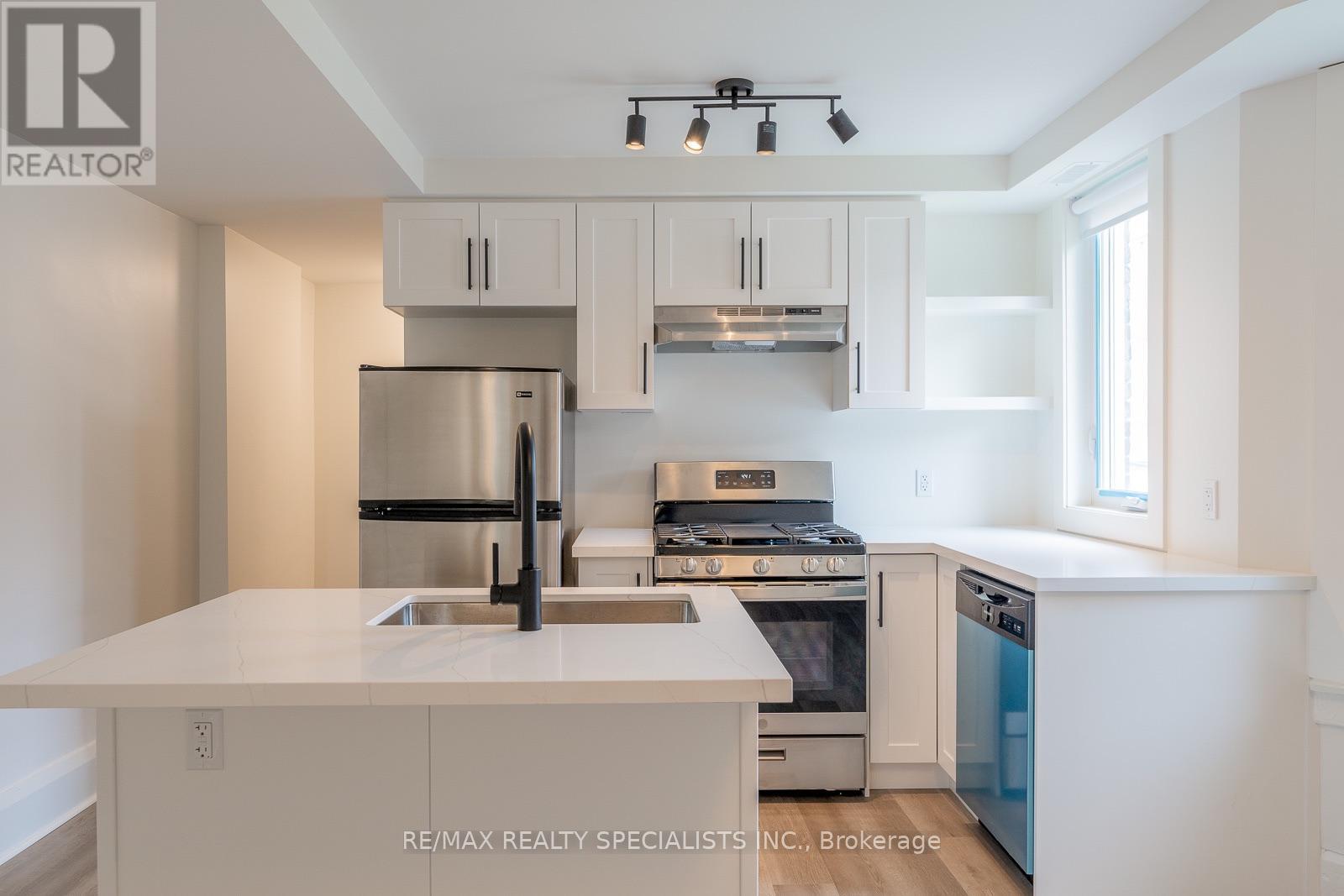 3 - 82 Marchmount Road, Toronto, Ontario  M6G 2B1 - Photo 6 - C13718432