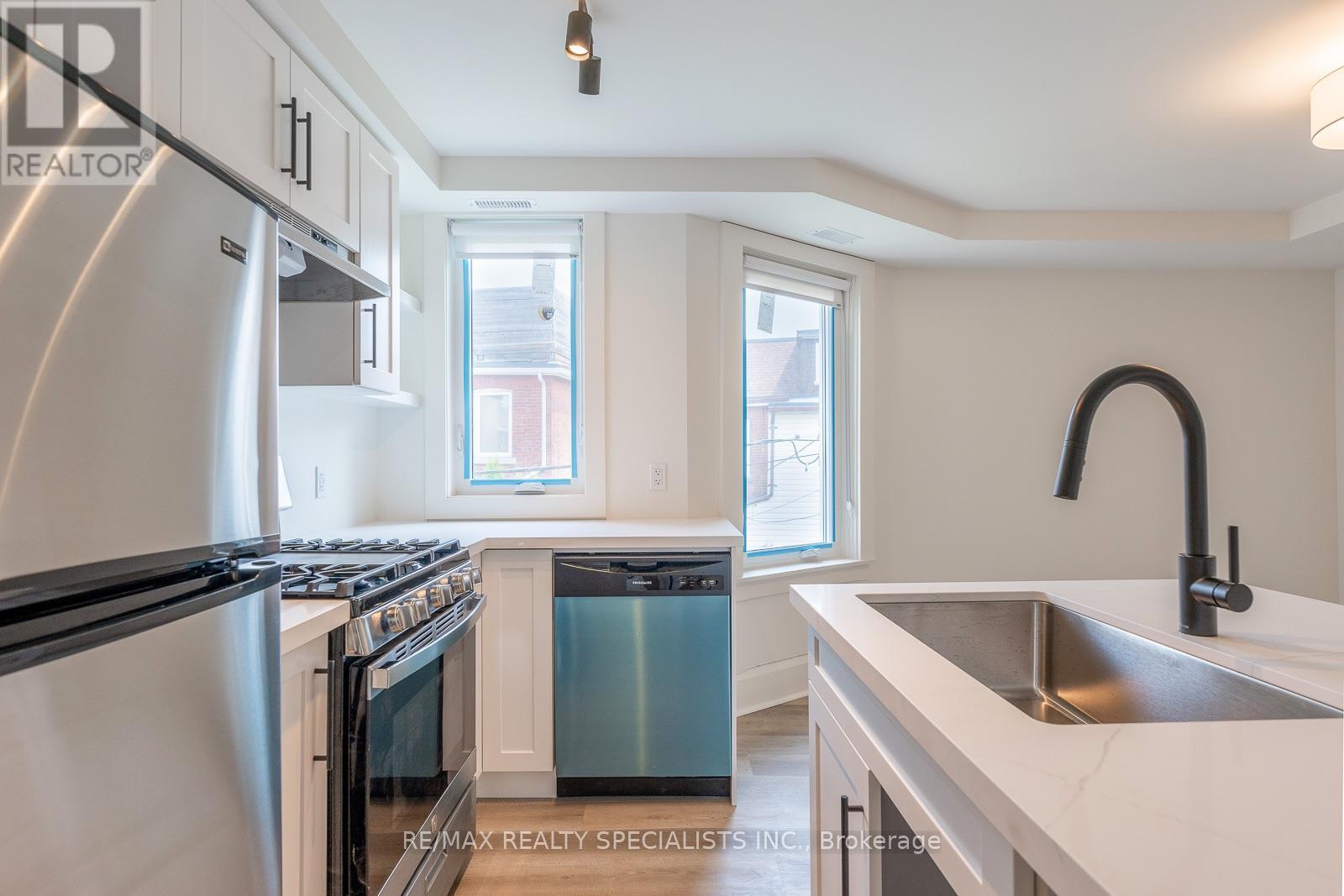 3 - 82 Marchmount Road, Toronto, Ontario  M6G 2B1 - Photo 8 - C13718432