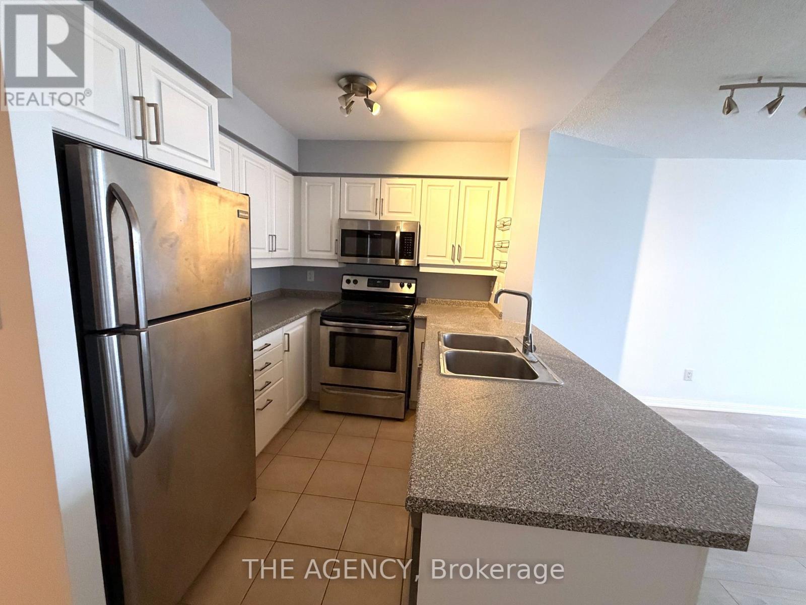 201 - 3130 Yonge Street, Toronto, Ontario  M4N 2K6 - Photo 8 - C13718438