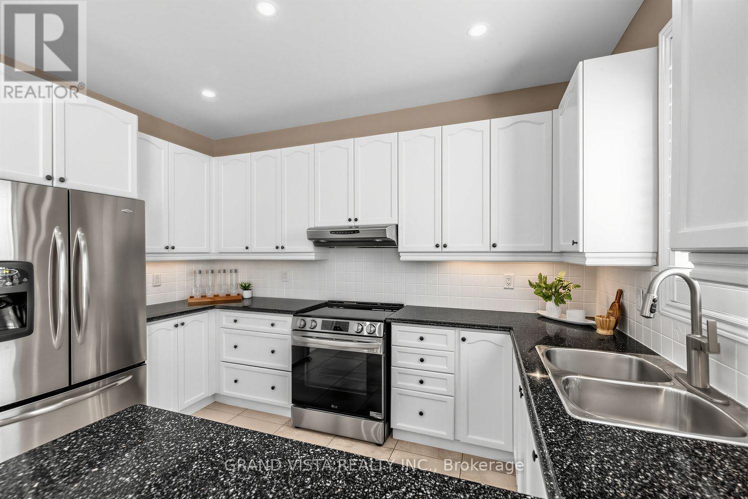 31 Routledge Drive, Richmond Hill, Ontario  L4E 0C4 - Photo 15 - N13532720