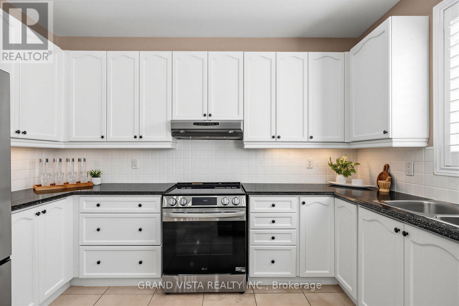 31 Routledge Drive, Richmond Hill, Ontario  L4E 0C4 - Photo 16 - N13532720