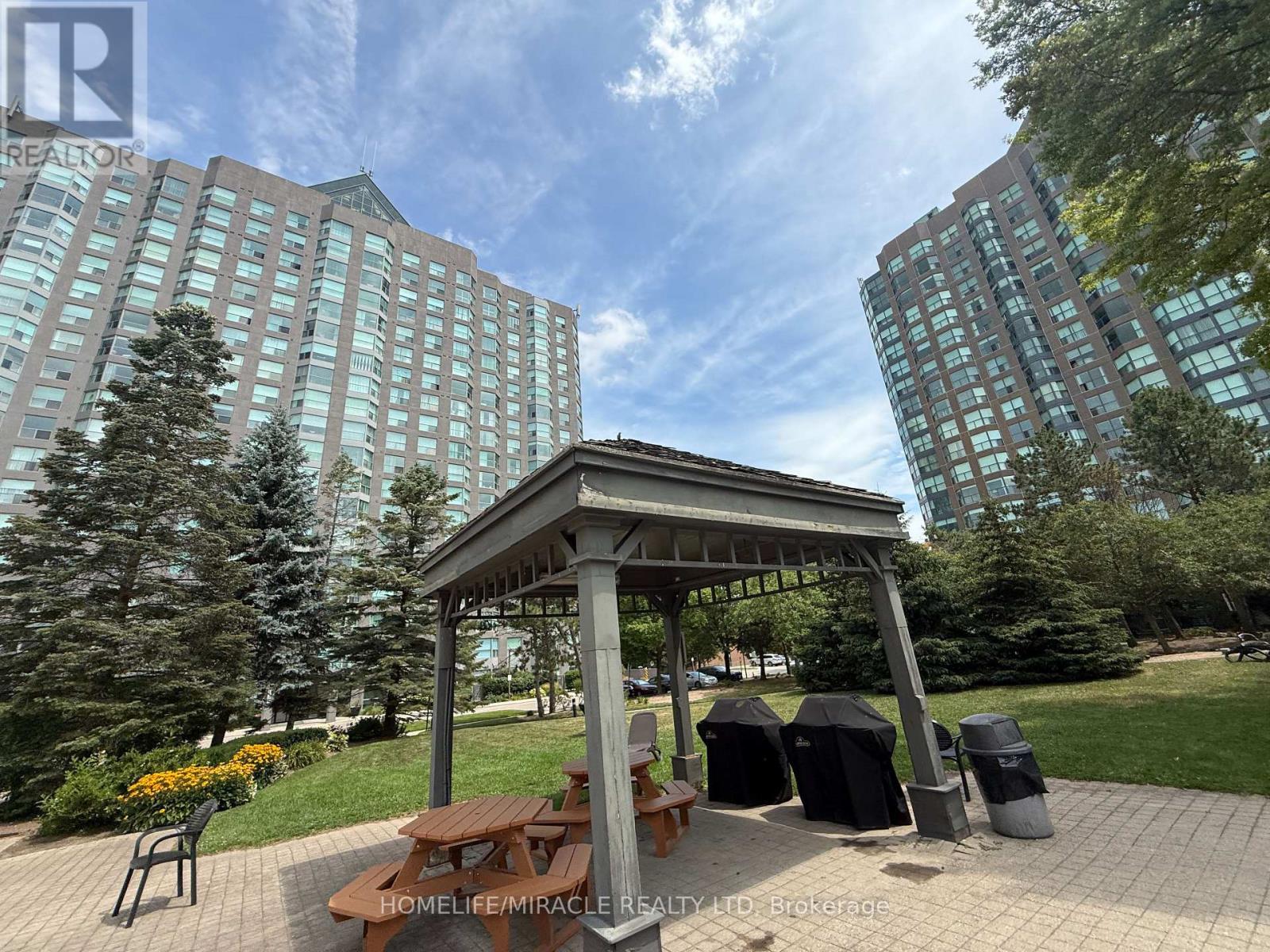 609 - 2177 BURNHAMTHORPE ROAD, Mississauga, Ontario