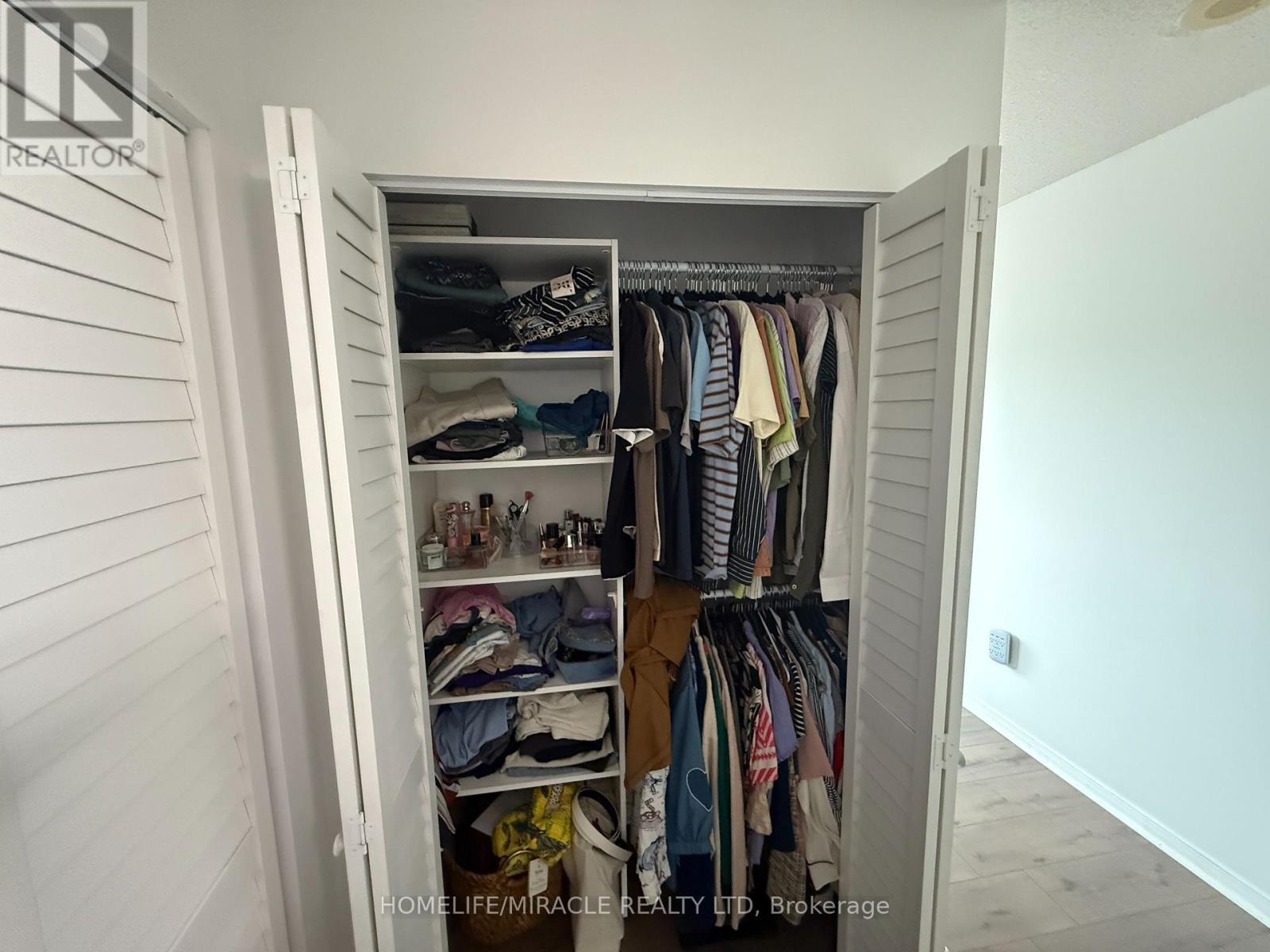 609 - 2177 Burnhamthorpe Road, Mississauga, Ontario  L5L 5P9 - Photo 2 - W13718122