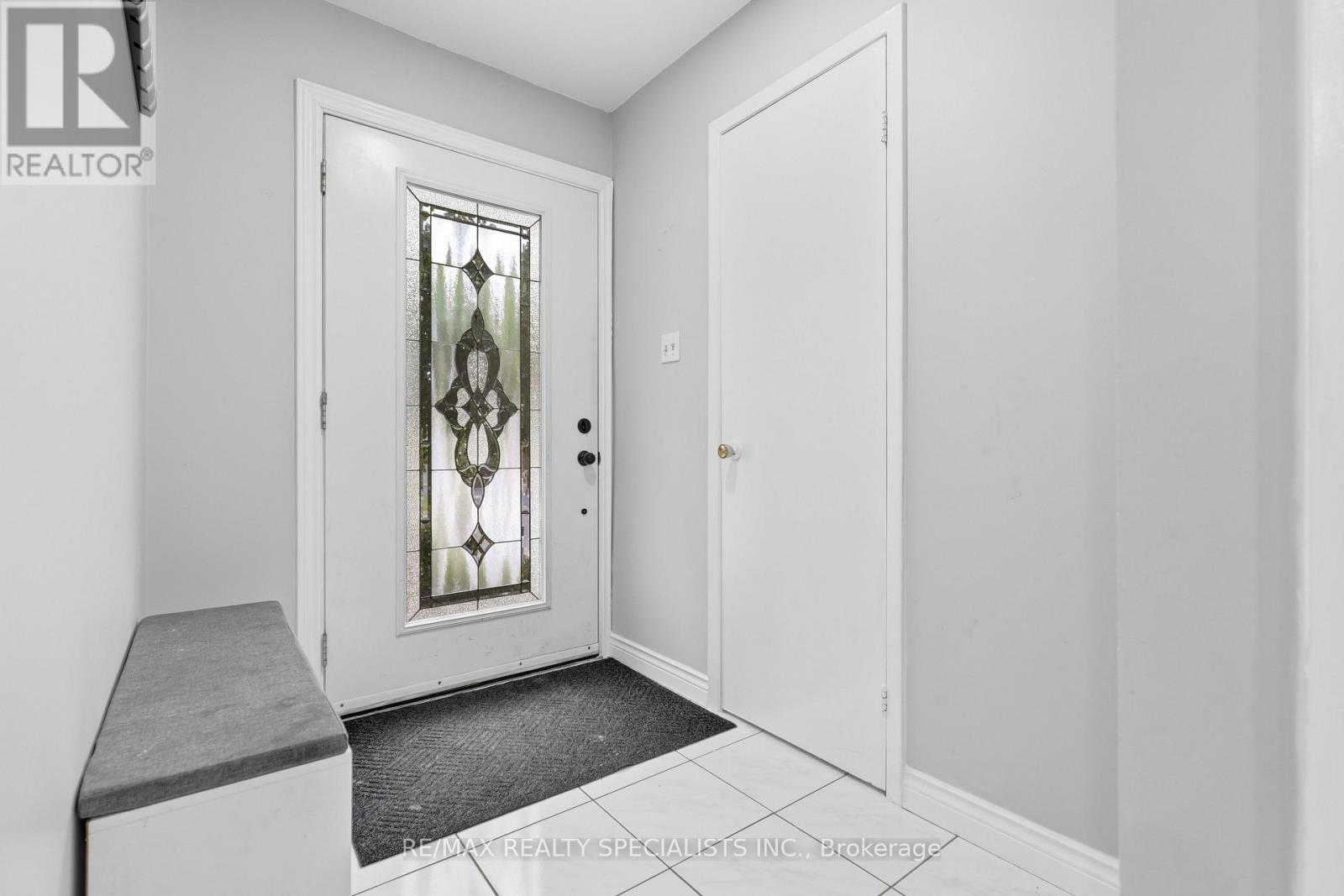 7259 Sills Road, Mississauga, Ontario  L4T 2K2 - Photo 4 - W13718306