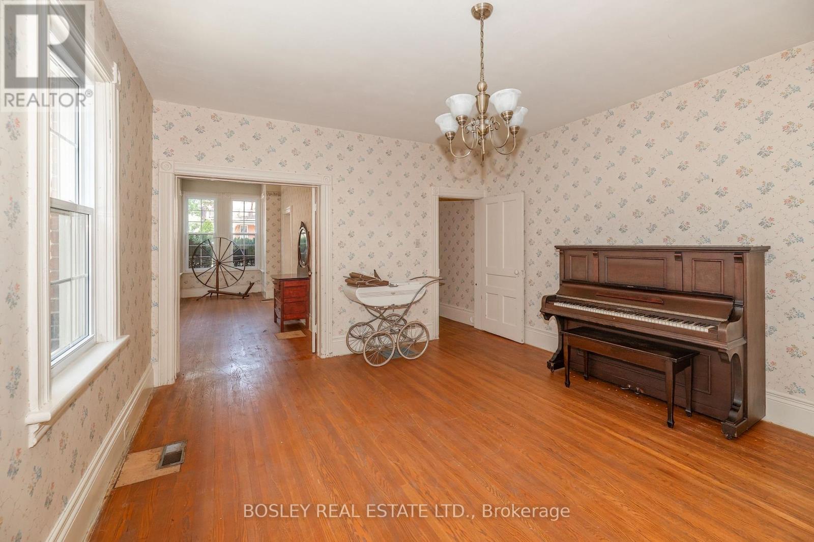 71 King Street, Toronto, Ontario  M9N 1L4 - Photo 10 - W13718324