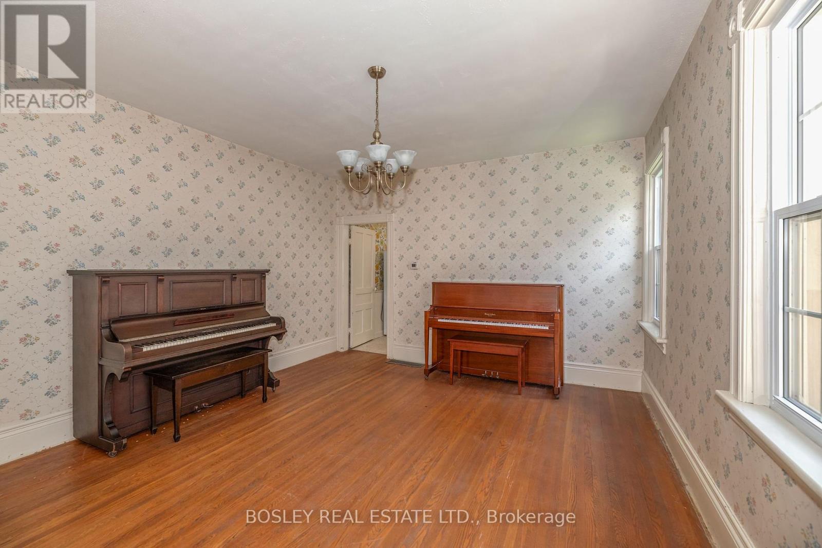 71 King Street, Toronto, Ontario  M9N 1L4 - Photo 9 - W13718324