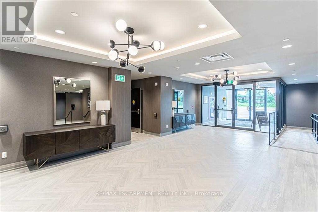 507 - 95 Dundas Street W, Oakville, Ontario  L6M 5N4 - Photo 3 - W13718326