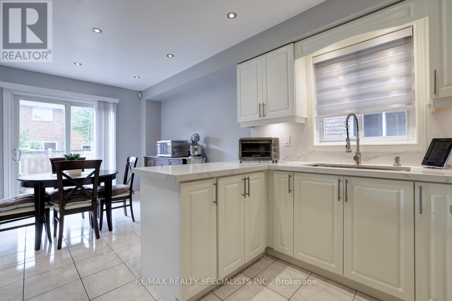 4464 Weeping Willow Drive, Mississauga, Ontario  L5V 1K3 - Photo 13 - W13718338
